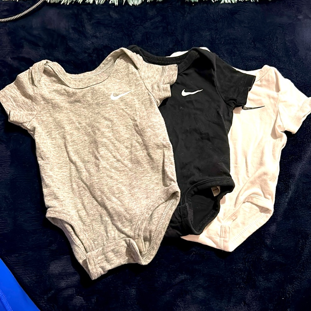 3 piece Nike onesie set. Can be sold separately